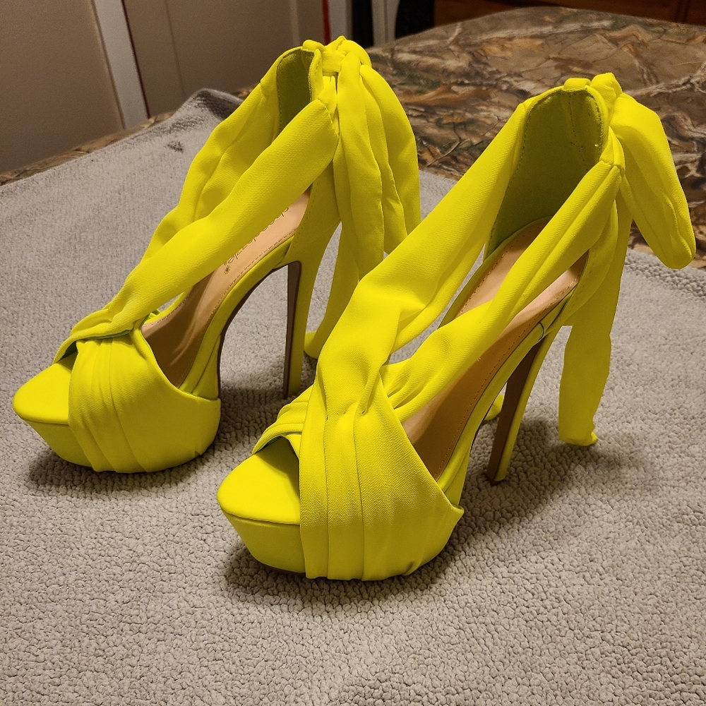 Stiletto open toe shoes